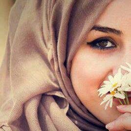 « تميّز عن غيرك بحُسن الكلام وجمالِ الأدب ورُقيّ الأخلاق، تميّز بتفاؤلك وإيجابيّتك تميّز بأفكارك وأحلامك : تميّز وأصنع مستقبلك »