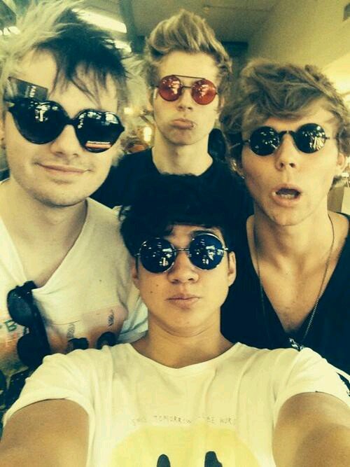 Cuenta de apoyo al grupo Australiano '5 Seconds Of Summer' desde Murcia (España) Quedadas, Noticias, Fotos y Tweets.