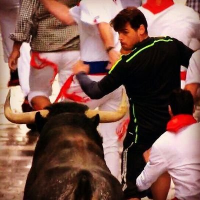 Casado, padre y treintañero twitero. Soy muy madridista y amante de ver y practicar todos los deportes y con un vicio muy grande..los TOROS!!!