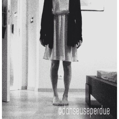 Une fille mal dans sa peau, qui se déteste, se fais du mal et, qui rêve de devenir danseuse. Mais ce n'est qu'un trop grand rêve qui vole en éclats ✝
m ♡