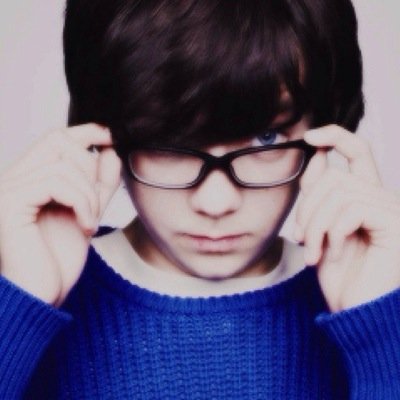 El pequeño de los Lightwood, pero el más guapo. Sólo Clary comprende mi obsesión por el manga. Jace, Alec e Izzy son mis hermanos mayores.