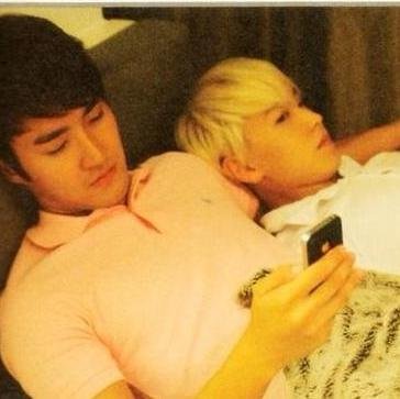♥ Always being with you gives me WONderful vitaMINs ♥ Just BELIEVE in your TRUST ♥ We're the first WONMIN fanbase in Vietnam, join in & support us! ♥