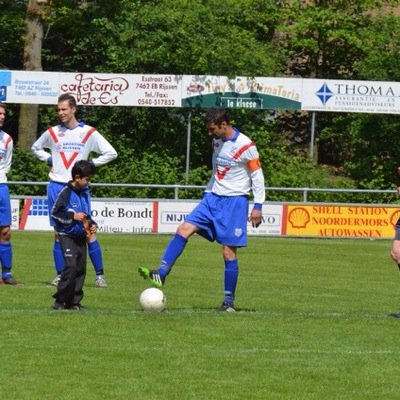 Trainer Excelsior 2/trotse vader van Nora en Esma