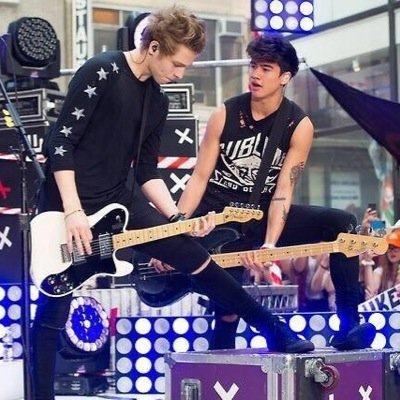Follow @ww_5sos and @lukeysvegemite for 5sos updates