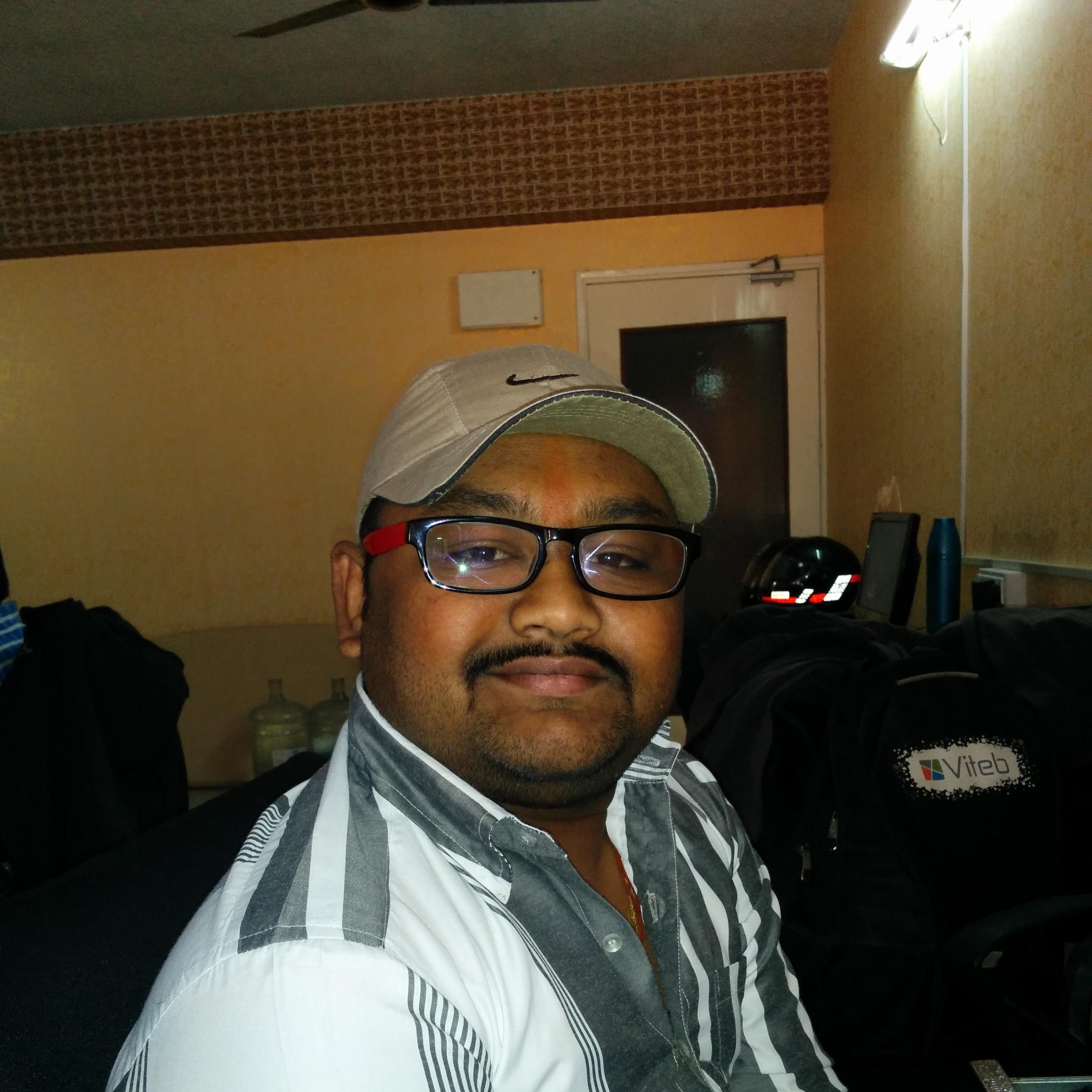 Professional Blogger @Etechspider @Ebuzzspider & #DigitalMarketingConsultant in #Ahmedabad.
