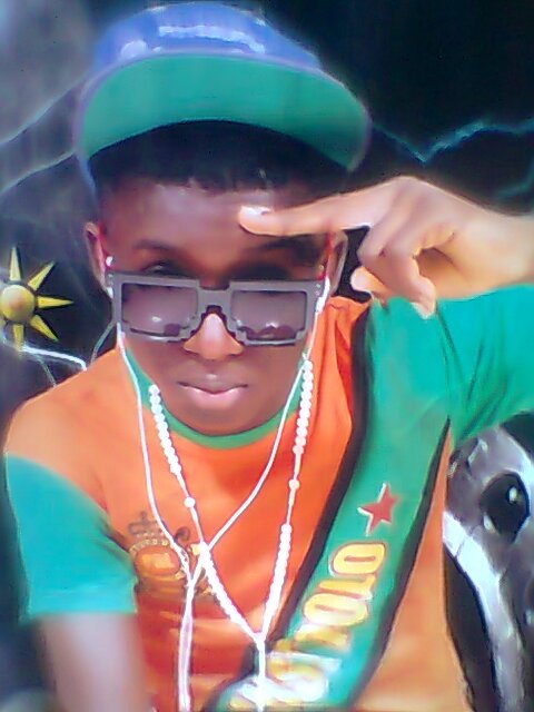 holl up!!! we dem boyzz_ @wizkhalifa.....:)
