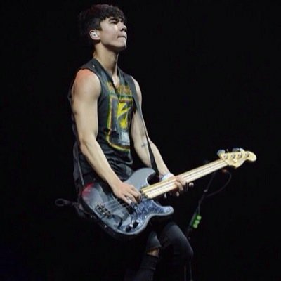 free follow from @hemmo_huggedme // rt this link bc it would mean the world to her https://t.co/RFXvGZjksf …