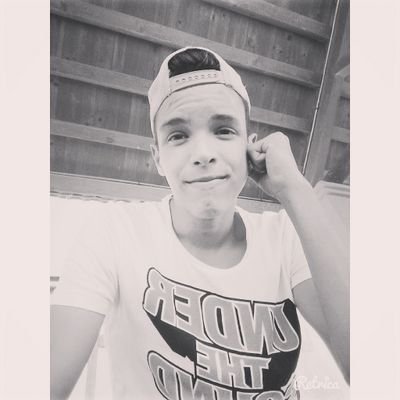 me encanta el futbol y reir.12marzo