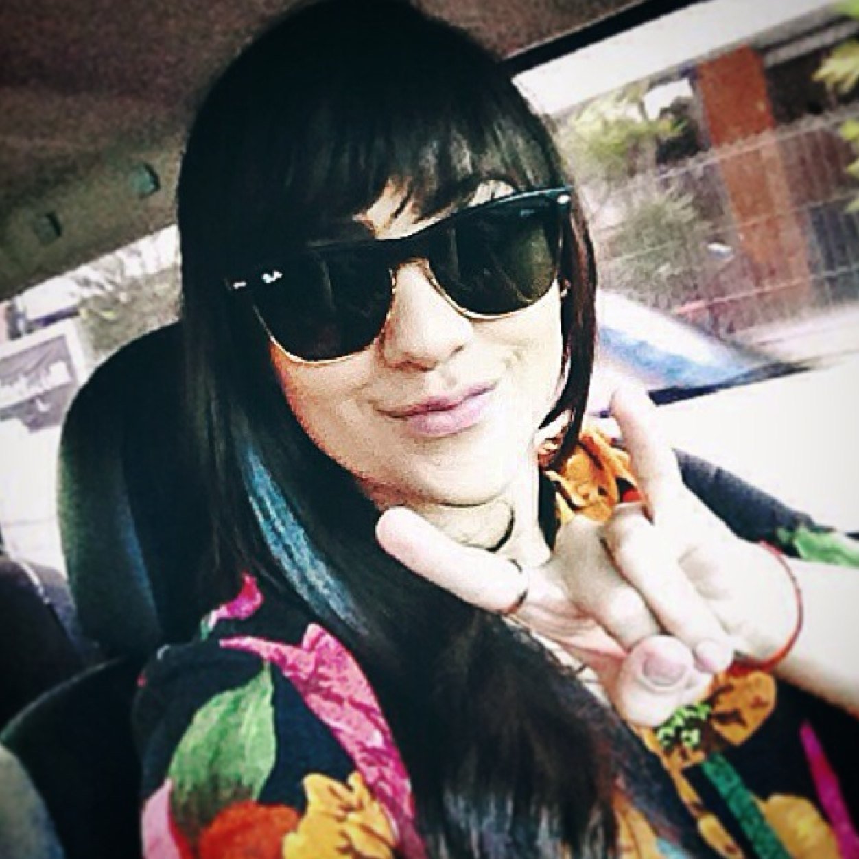 Brazilian, fashion blogger, architecture studen, libran, 9, onshore, YWF.