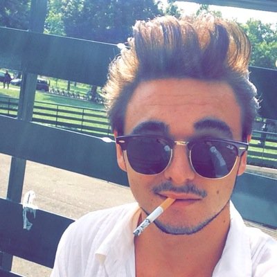 JasonPinchon's profile picture. French boy, 20.