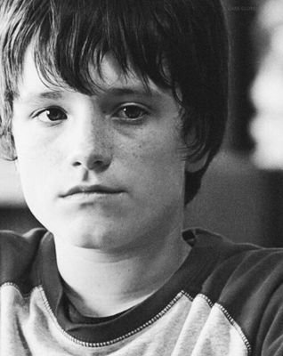 Grupo de chicas, unidas por un mismo sueño. IJosh in my dreamsI Tal vez haya algo que me una tanto a él .. HUTCHERS ESPAÑOLAS