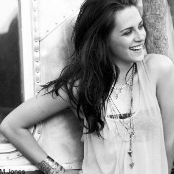 VictoriaLuiza20's profile picture. 