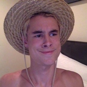 oh my god kian can i get your number?
