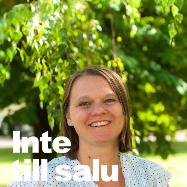 Socialist. Feminist. Antirasist. Aktivist. Hallänning. Högstadielärare. Gruppledare för Vänsterpartiet Halmstad.