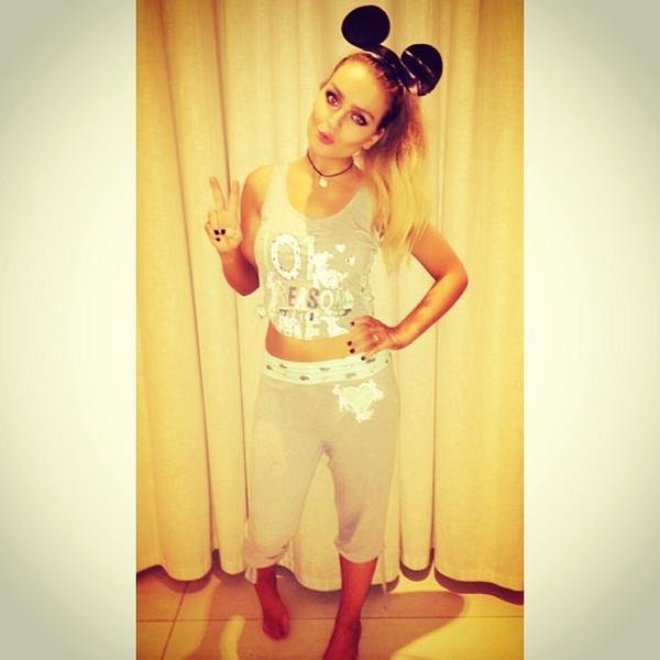 i'm obsessed with Perrie shes amazing!!jade is adorable jesy's amazing leigh is lovely ahh..i will follow back. ~dont worry be a hippie~ I love you ! xxxx