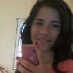 amo e jogo futeboo..amo minha mae e minha familia....