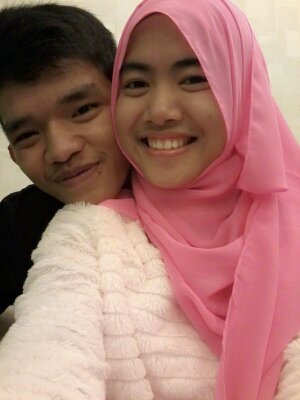 dwiagustin94's profile picture. a happy wife of fauzan zikri