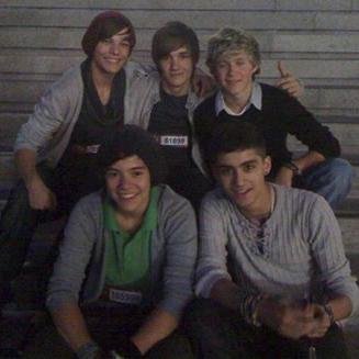 I'm an italian girls and I love my Idols: One Direction ♥♥@Harry_Styles @Louis_Tomlinson @NiallOfficial @Real_Liam_payne @zaynmalik
