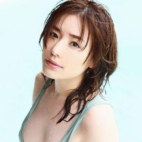 美女 巨乳のおっぱい画像をお届けします！