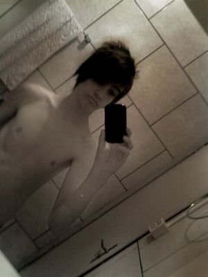 diih_screamo's profile picture. BMTH MIW e fuck the system