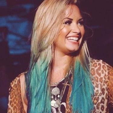 Never Give Up On Life. You Are Beautiful ♥ @ddlovato 15/suicidal/2 months clean and right now i cant handle it