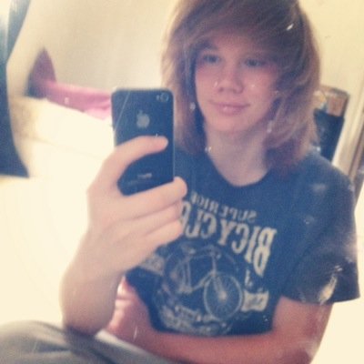 Like chillin with the bros and having fun, swiming, love going to the beach with the bae (: