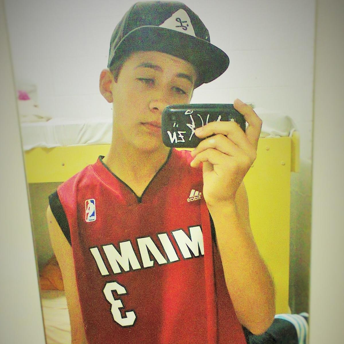 tamo ae neh so segui , eu te amo muito conta sempre, bj ♥ ♥p. @_Miillys Gui ♥ Te Amo Muito Seu Lindo @NovinhaaMaah_