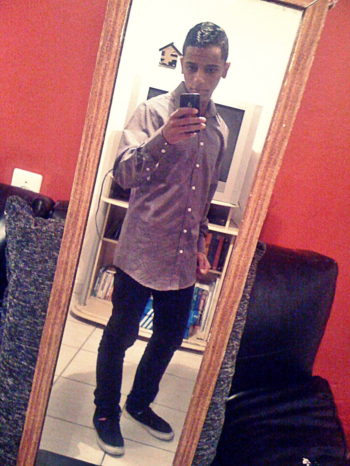 Já posso enlouquecer ? ou devo apenas sorrir.?♪ 
O amor que tenho é pela vida...!!