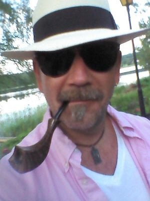Livsnjutande välfärdsarbetare  Väntar på den studie som visar att privata aktörer dränerar välfärden och att offentlig inkompetens inte gör det.