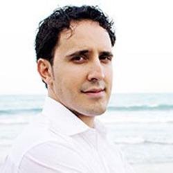 Apasionado del #SEO y diseñador #Web, siempre encuentro tiempo libre para estar con Eva y con Byron y dedicarme a mis otras dos pasiones: el piano y el #Jazz