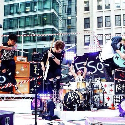 please follow- @_lillyclaire_ and @lukesparkless for a follow