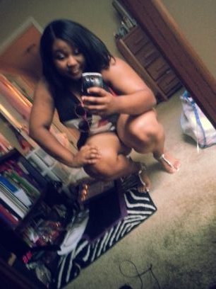 Dancing and Partying..c/o 2015 / R.I.P AUNTIE 9/27/13i live for my Auntie  i fight for who i love  But im not fighting for you