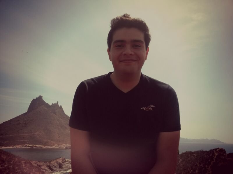 RobertodlCorro's profile picture. Buen chico :) tipo bien, simpáticon el muchacho pues ^_^