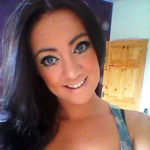 Lauren_E_Thorns's profile picture. We are all in the gutter, But some of us are looking at the stars. - Oscar Wilde. Optimist. Dreamer. Believer. 23. English & Drama Graduate.