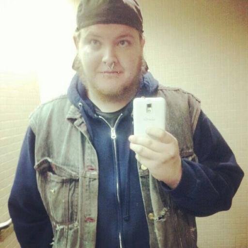 Hello I'm Sean I scream for my band Nova skies http://t.co/VSeS4a0ReX We play styles of metalcore , deathcore in are music