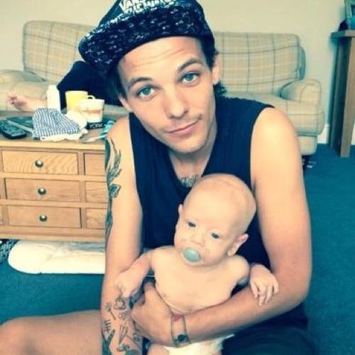 One Direction, 5SOS, and Larry are life #followback