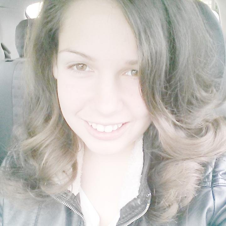 Hi! I'm from Hungary. I'm a Beliebtioner.♥ NEVER SAY NEVER! Hazza & JuJu are MINE! :D