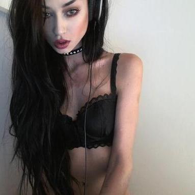 ΔRP/MC/#GDΔ There was once a girl born the Devil in the flesh; I was filled with poison but blessed with beauty and rage.