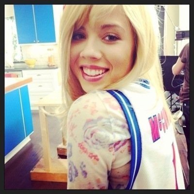 I'm Sam Puckett and I love fried chicken Friend:Carly //Single//
