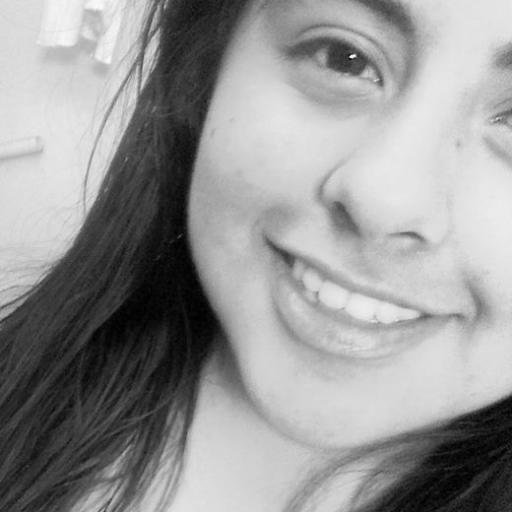 Fácil y sencillo: Sonríe le a la vida*-*.