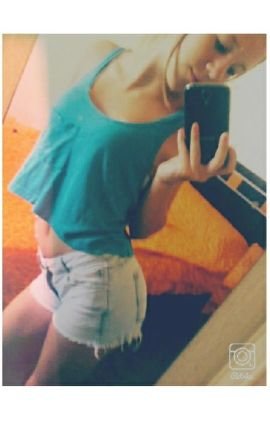 Viiivooo a mi Manera a quien le Guste biien y aquien no Qe se arrasque ;) Feliz cn lo que tengo :3 Instagram : encaarni16