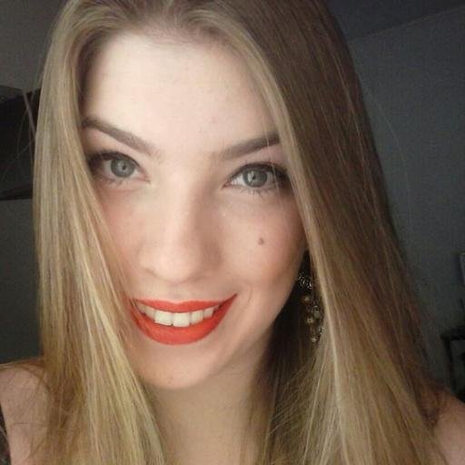 Leonina, 20 anos, Formada em Eventos pela Universidade Anhembi Morumbi, fã de Jorge e Mateus, e apaixonada por sertanejo. 
Instagram: @loiralarissa