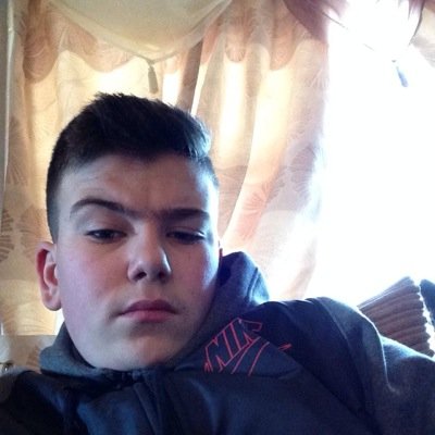 follow me n ill follow u bck