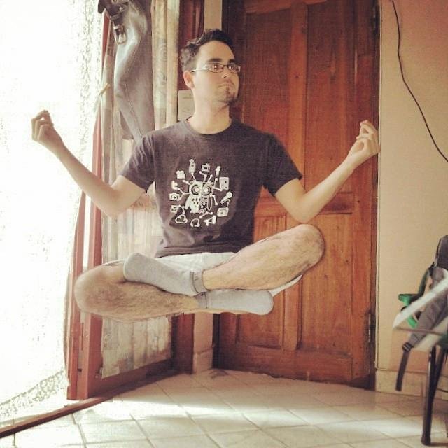 Paraguayo, 28 años. Vicésar es mi apellido. Periodista. Cuando se dice menos de lo personal es mejor.