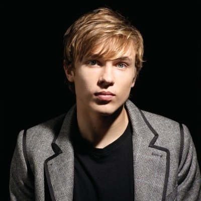 In three words I can sum up everything I've learned about life: it goes on. {Single/DW RP/No +18}