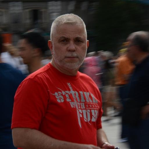 Brazilian / Software Developer / Starbucks Regular / I speak 5 languages / I love to travel