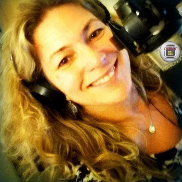 Ex-directrice générale &
Journaliste-animatrice, CFNJ FM (99,1 & 88,9), Les beaux lundis de Marie de 10 h-13 h.
