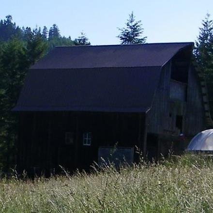 A 5-acre family farm dedicated to serving high quality farm fresh produce and hand made goods.
