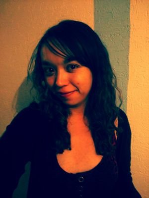soñadora, amable, tierna, enojona, bipolar, amante de paramore, minecraft y los chocolates.