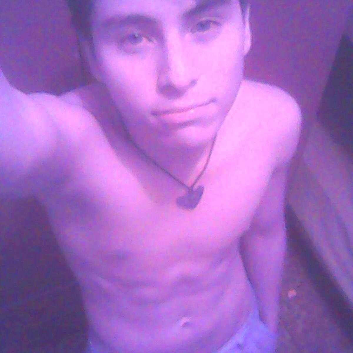 pfff mira el Twitter y q constructor de cohetes xD , soy DJ q mas quiere esto lol